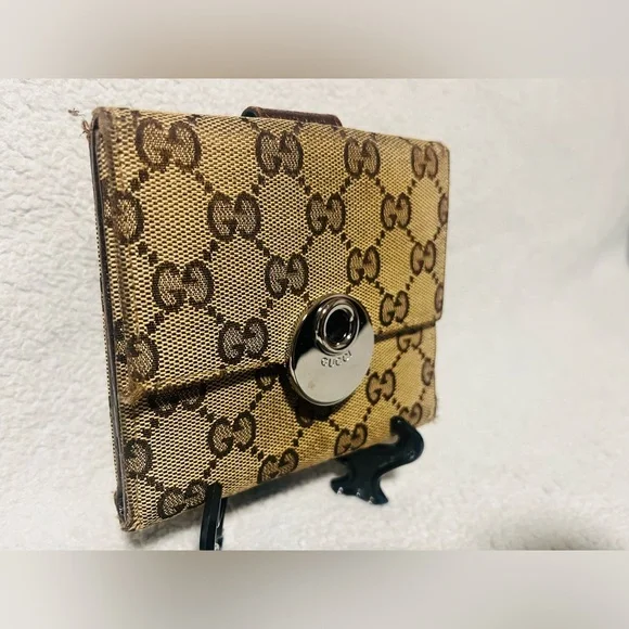 Gucci Eclipse Monogram Compact Wallet - Picture 2 of 13